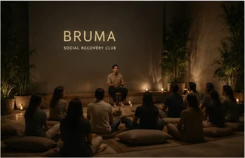 Charla nocturna en el área social de Casa BRUMA